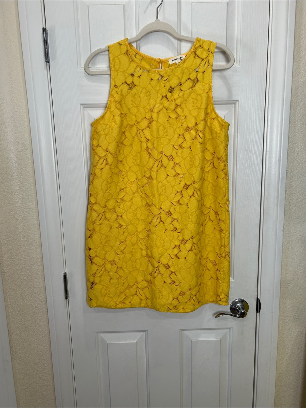 Monteau Los Angeles Yellow Floral Lace Sleeveless Shift Mini Dress L Fully Lined